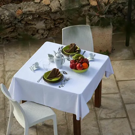Mamire Bed & Breakfast 4*